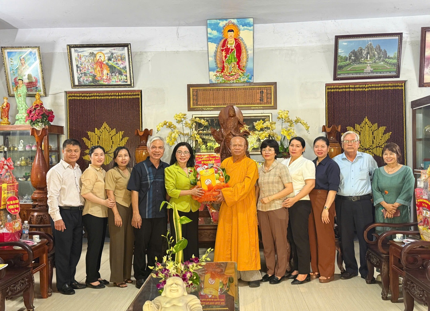 Đoàn ĐBQH tỉnh Đắk Lắk thăm, chúc mừng các cơ sở Phật giáo nhân dịp Đại lễ Phật đản 2026
